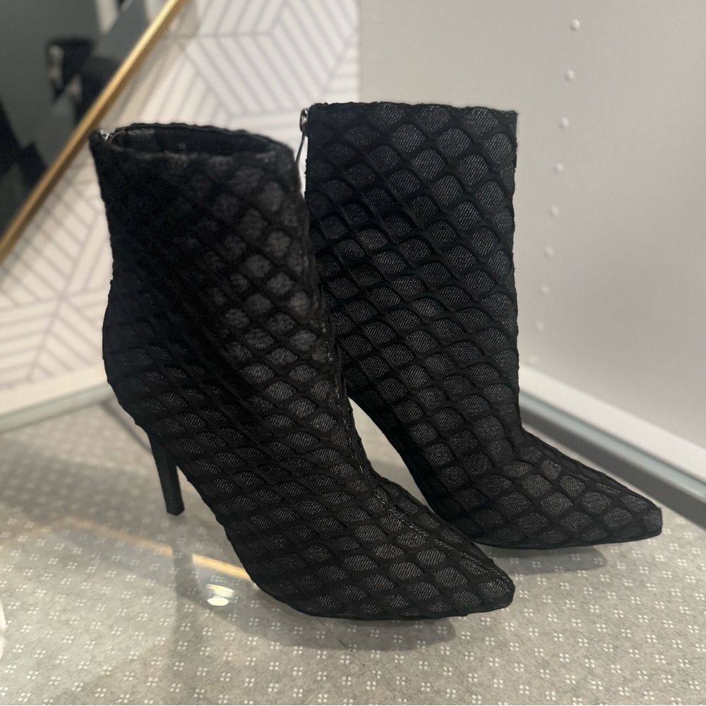 Cape Robbin Fishnet Booties Size 8 NEW